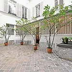 Newly Renovated Studio 2P- Elysee St-Honore