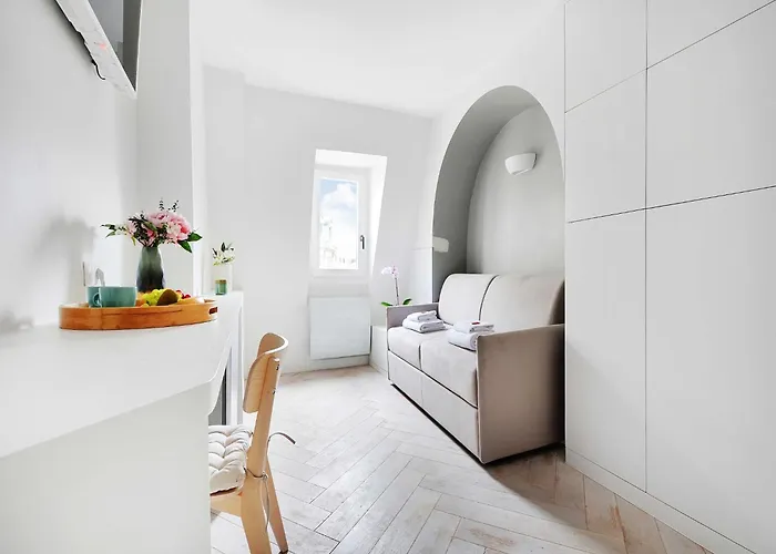 Newly Renovated Studio 2P- Elysee St-Honore
