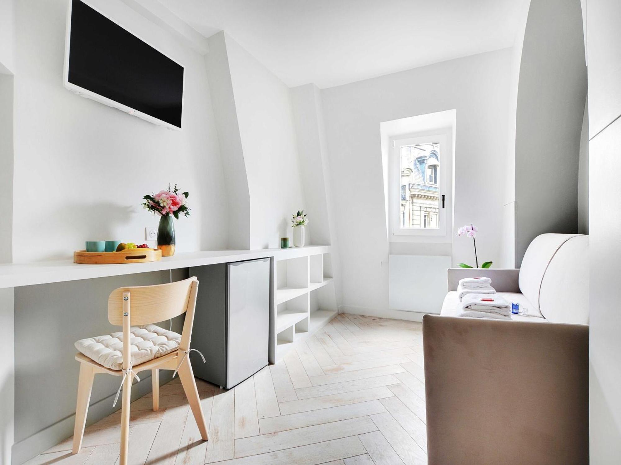 Newly Renovated 2p- Elysee St-honore Apartment *