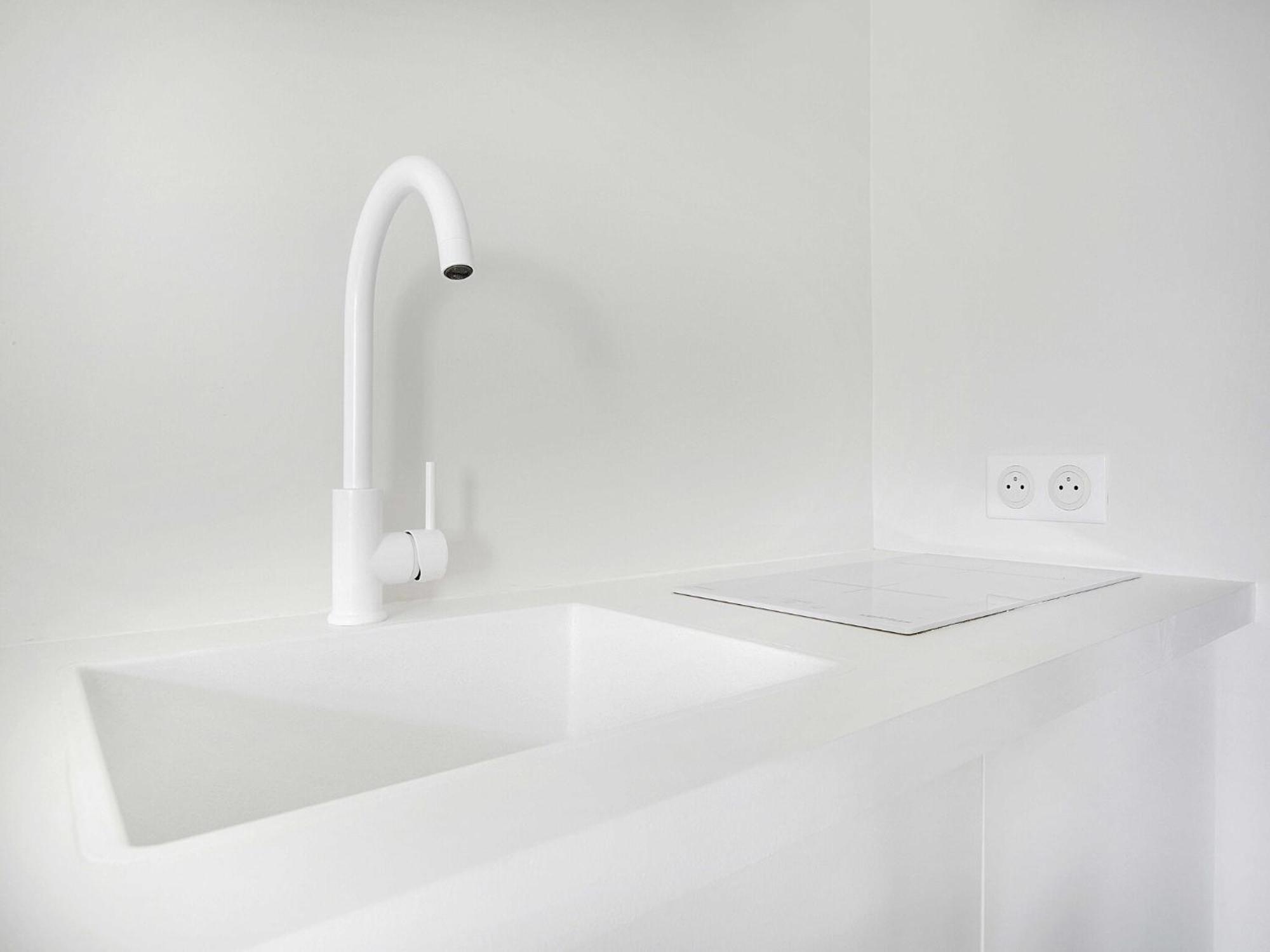Newly Renovated 2p- Elysee St-honore