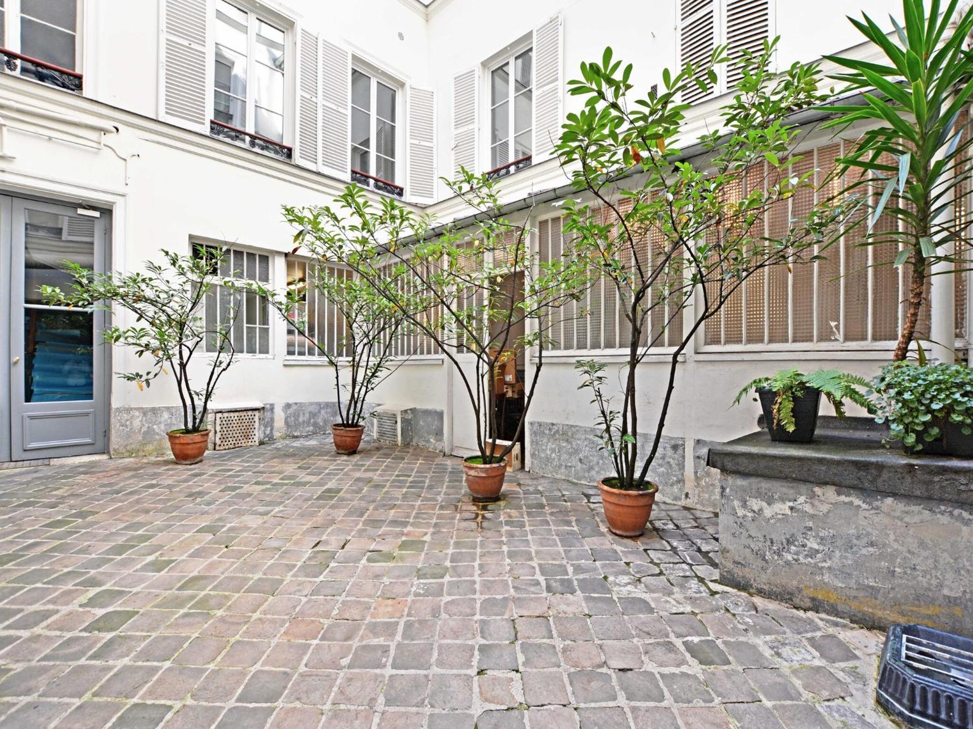 Newly Renovated 2p- Elysee St-honore Apartment *
