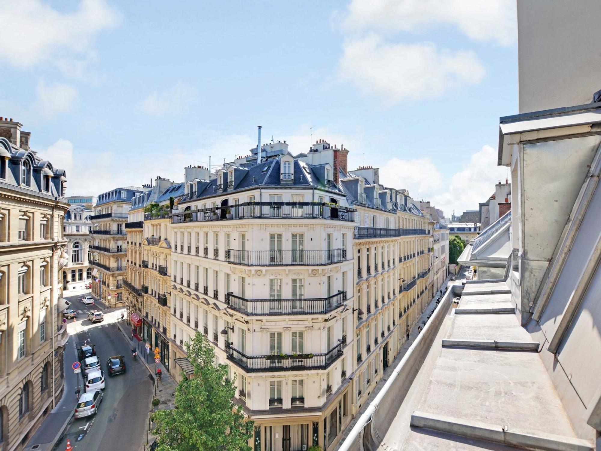 Newly Renovated 2p- Elysee St-honore Apartment *